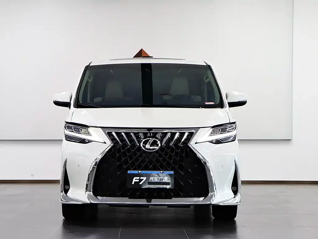 Toyota Vellfire — фото 2