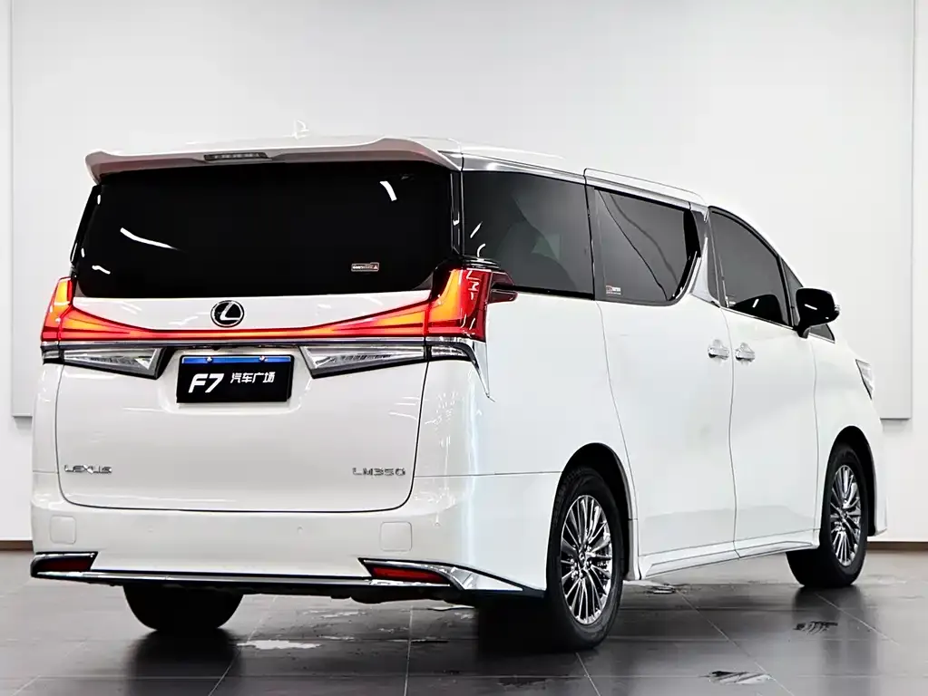 Toyota Vellfire — фото 10