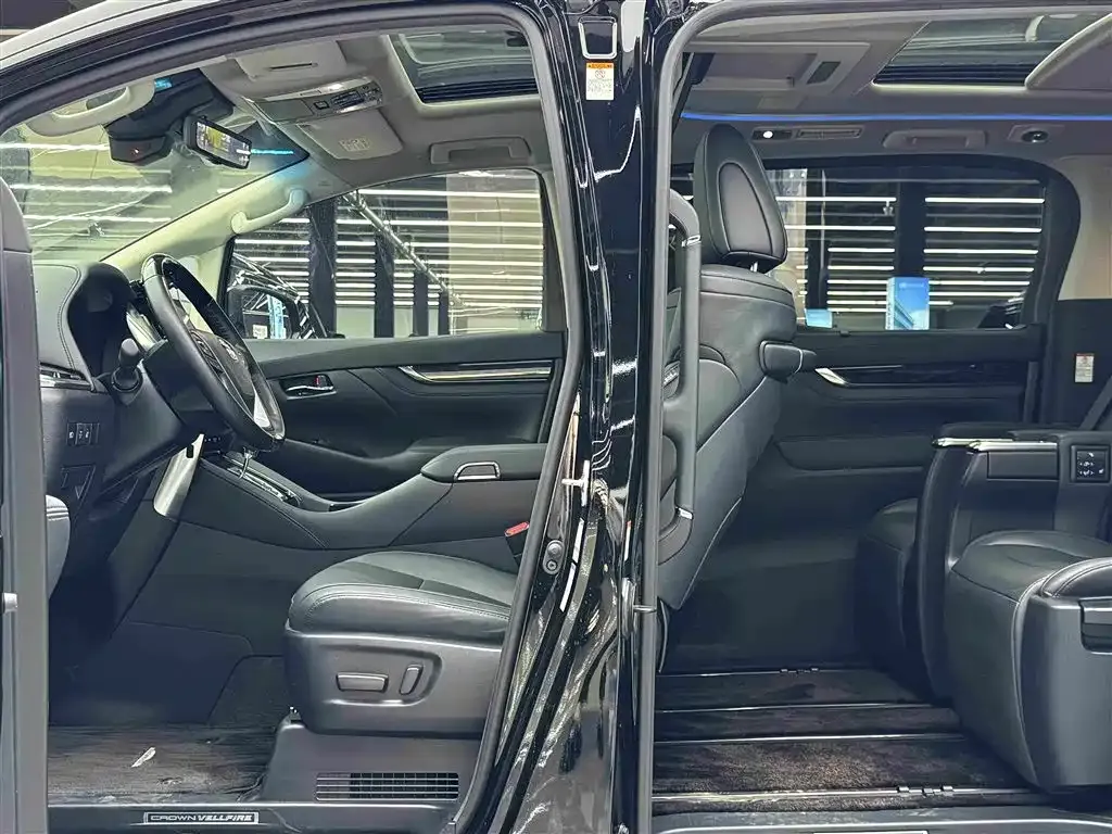 Toyota Vellfire — фото 2