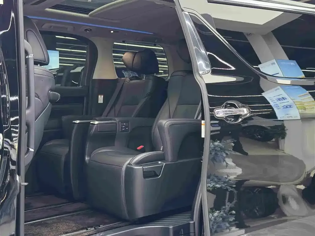 Toyota Vellfire — фото 4