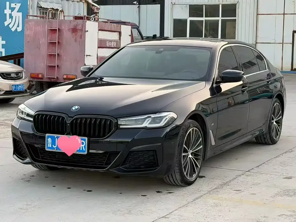 BMW 5 Series — фото 1