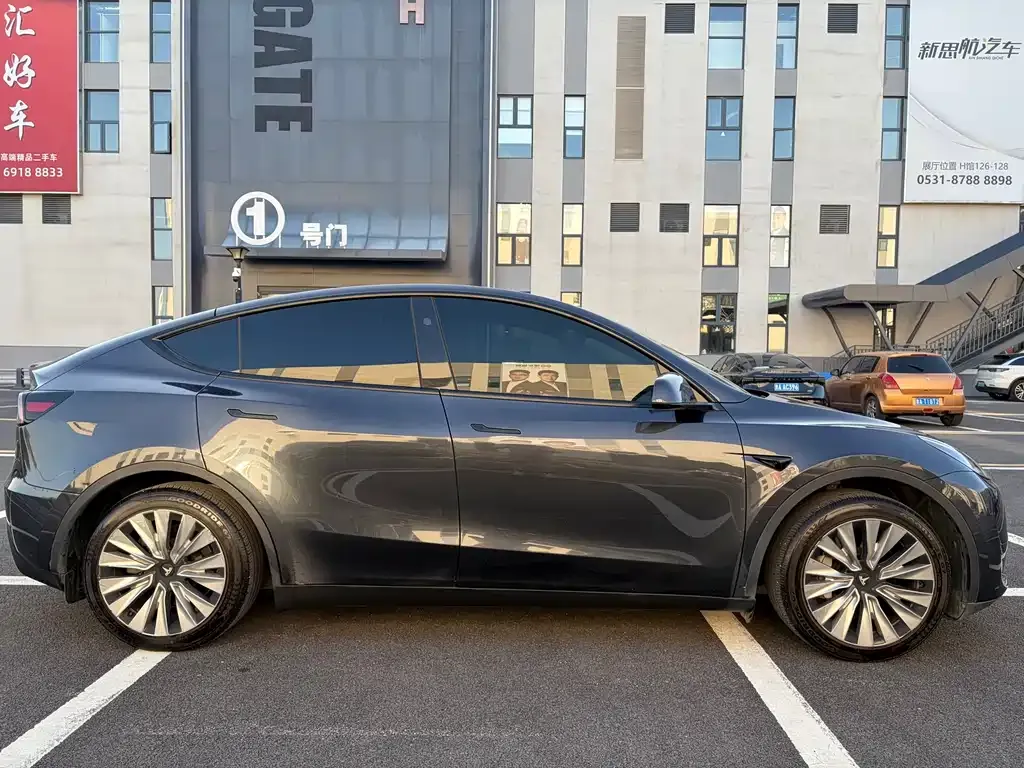 Tesla Model Y — фото 3