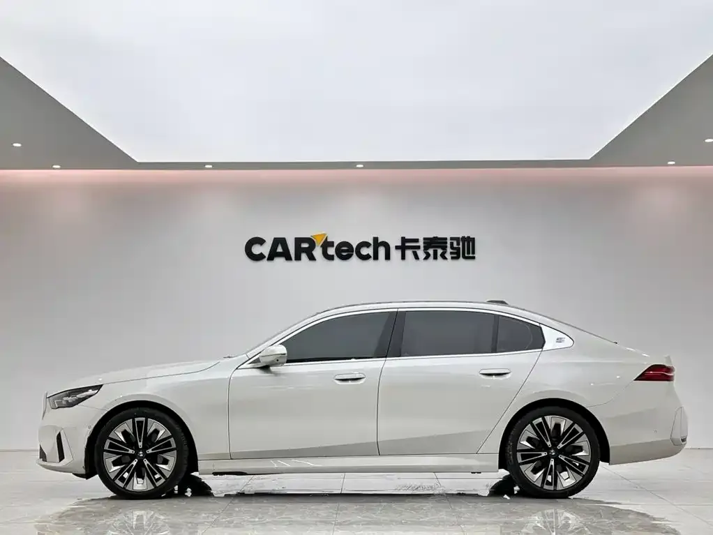 BMW 5 Series — фото 4
