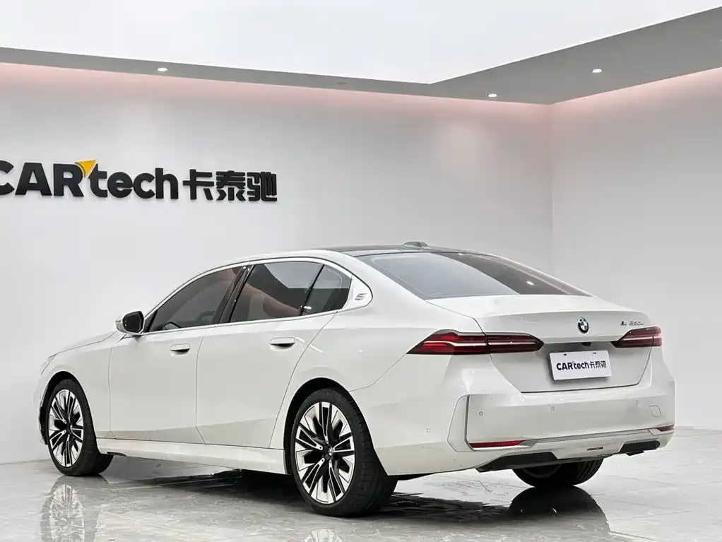 BMW 5 Series — фото 5