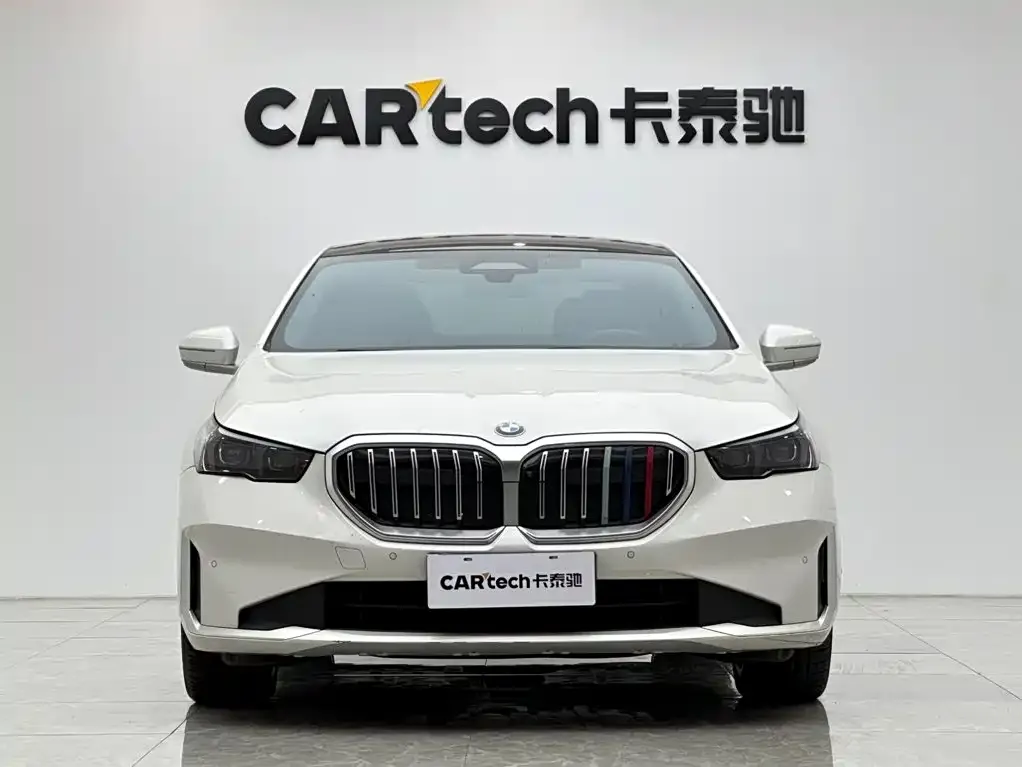 BMW 5 Series — фото 9