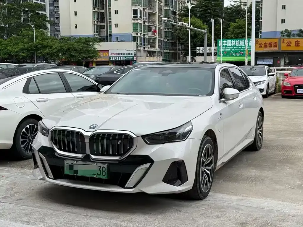 BMW i5 — фото 1