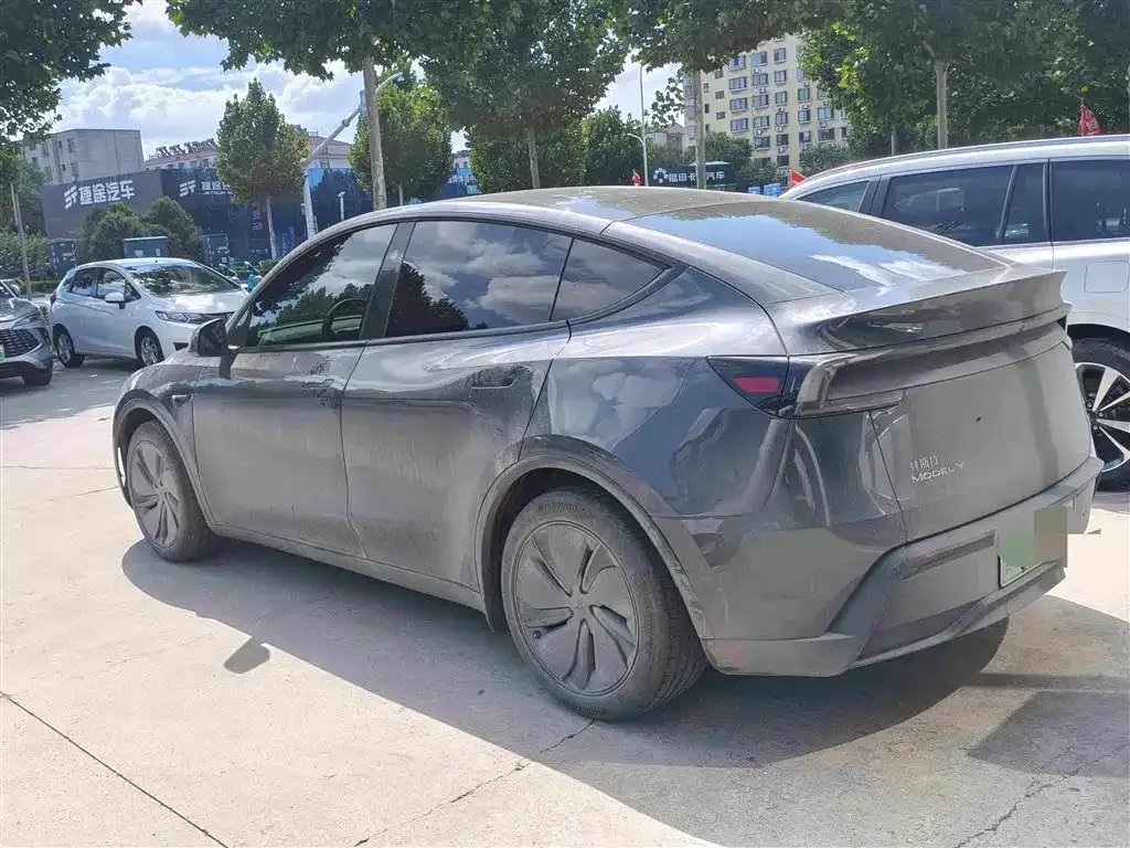 Tesla Model Y — фото 4