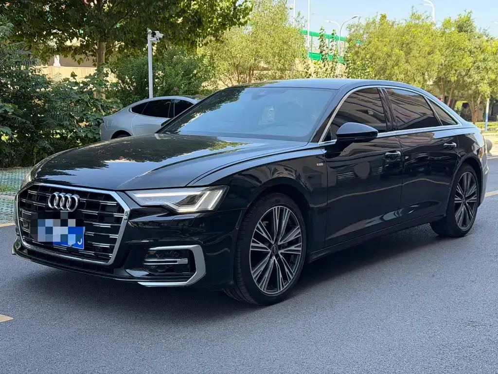 Audi A6L — фото 1