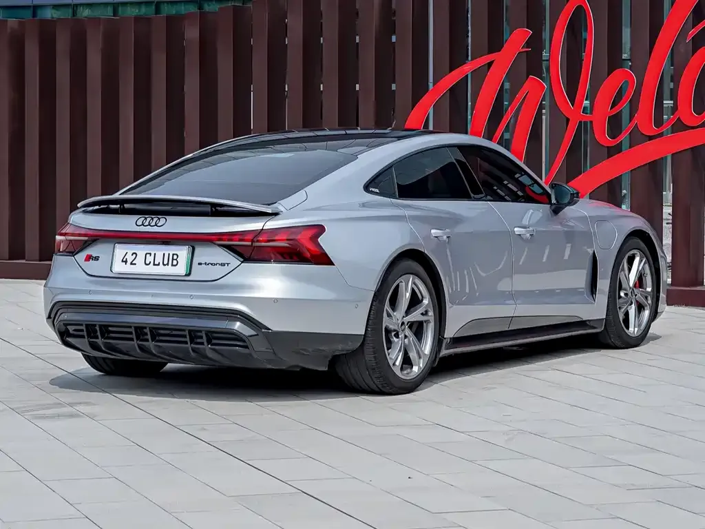 Audi e-tron GT — фото 2