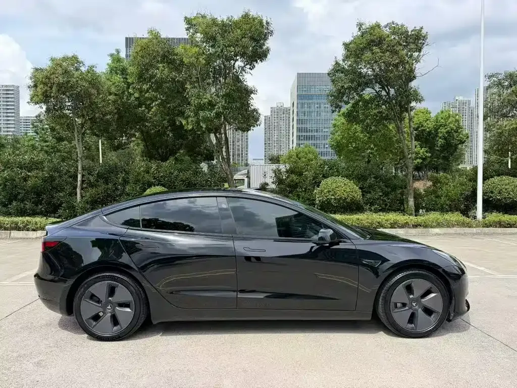 Tesla Model 3 — фото 9