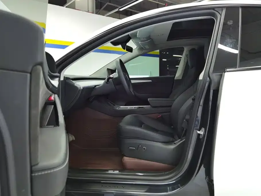Tesla Model Y — фото 6