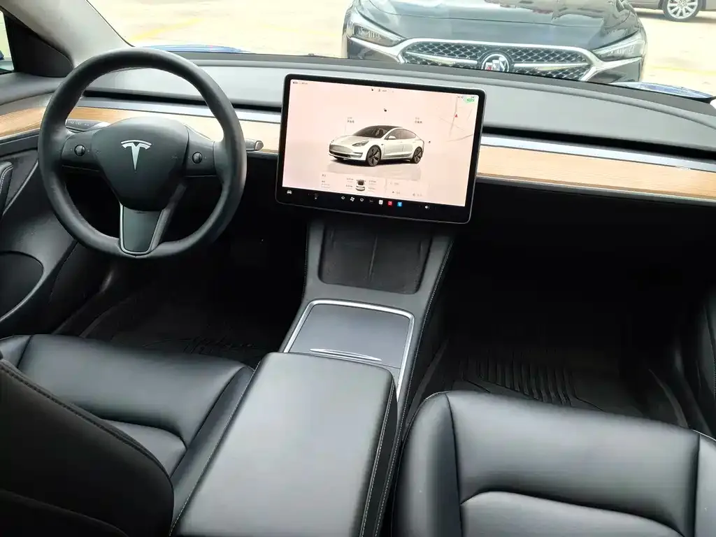 Tesla Model 3 — фото 8