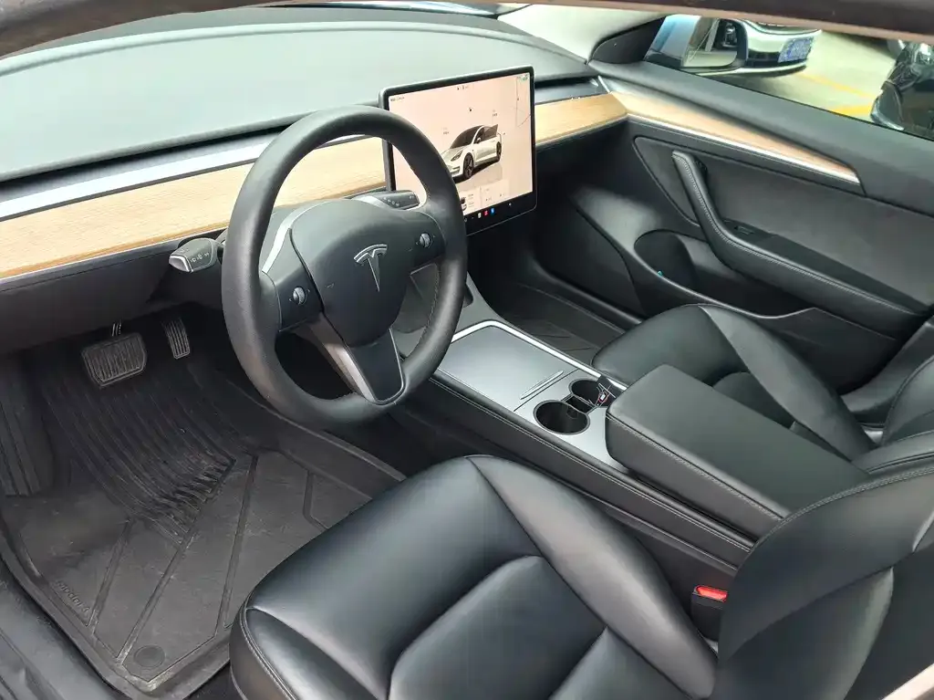 Tesla Model 3 — фото 4