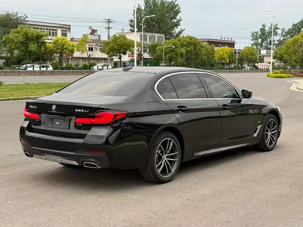 BMW 5 Series — фото 8