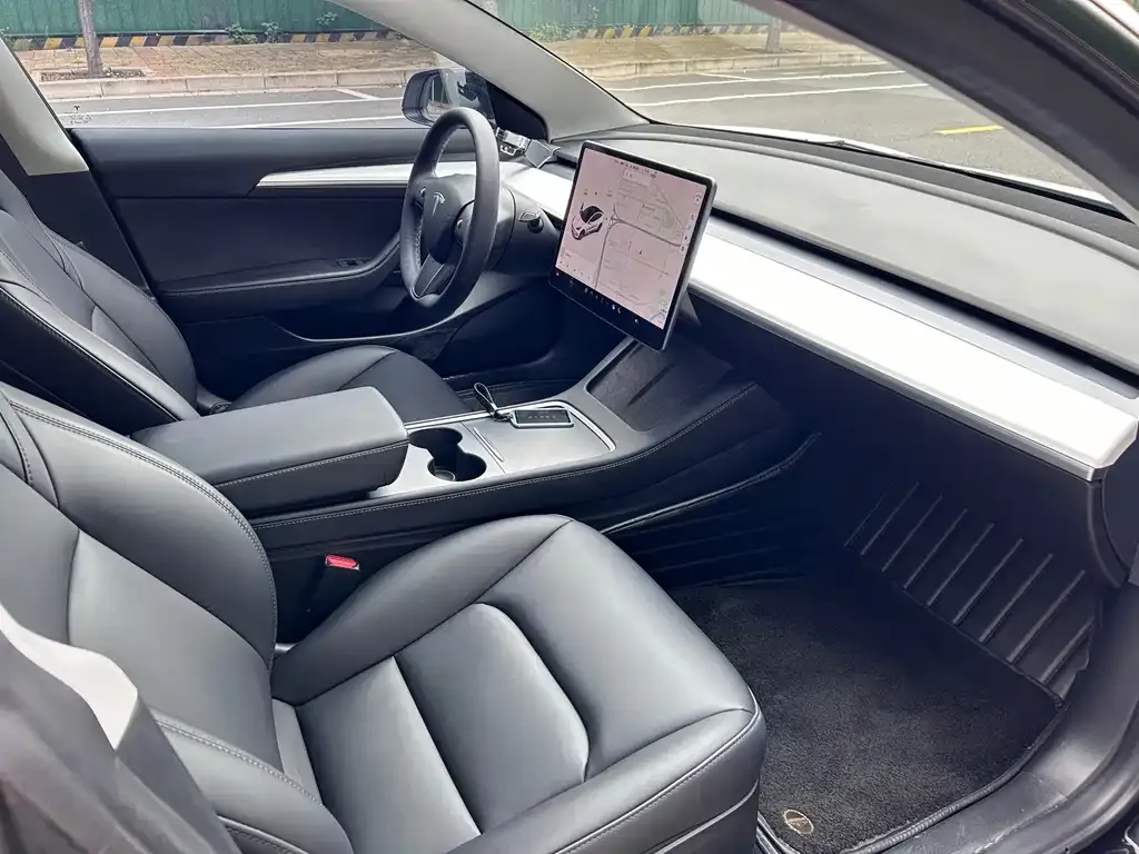 Tesla Model 3 — фото 9