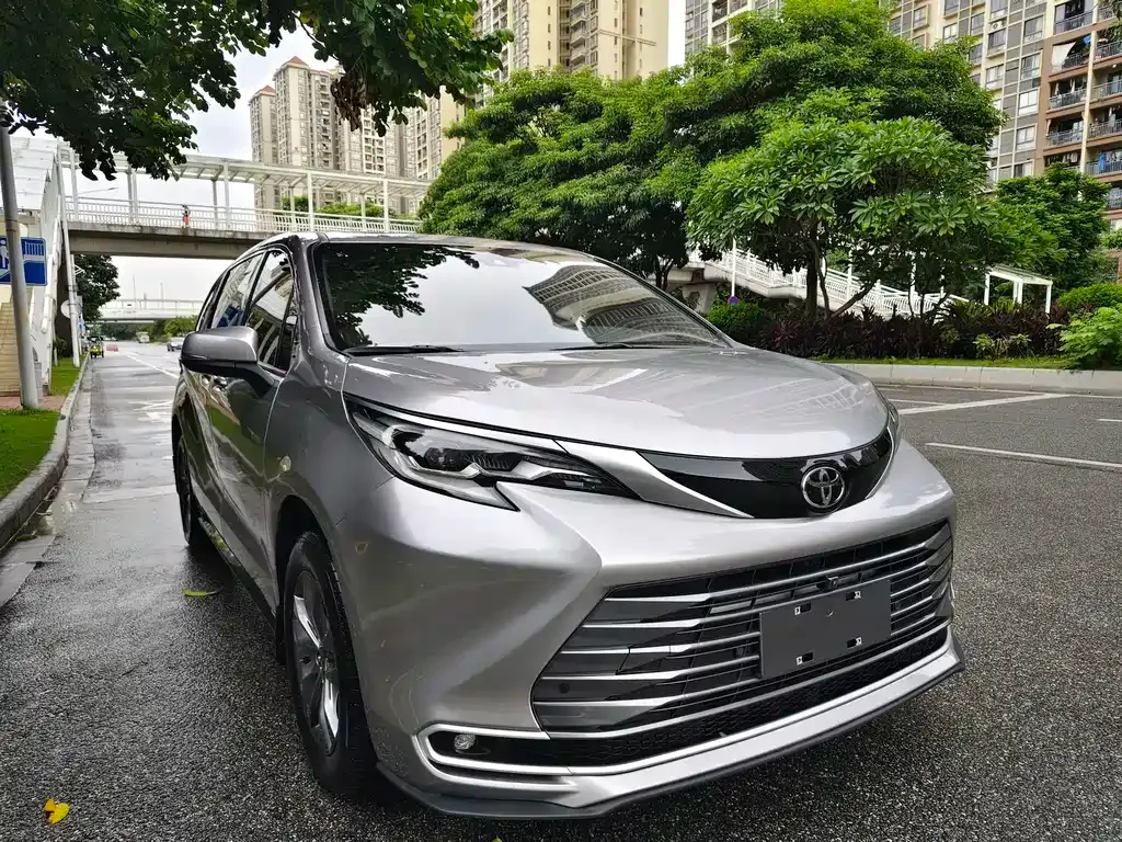 Toyota Sienna — фото 6