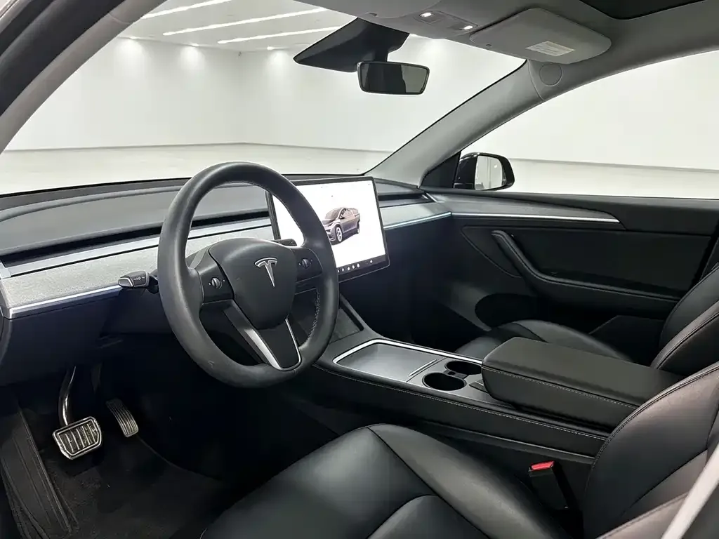 Tesla Model Y — фото 9
