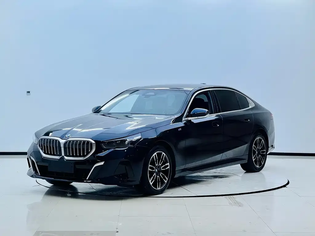 BMW 5 Series — фото 1