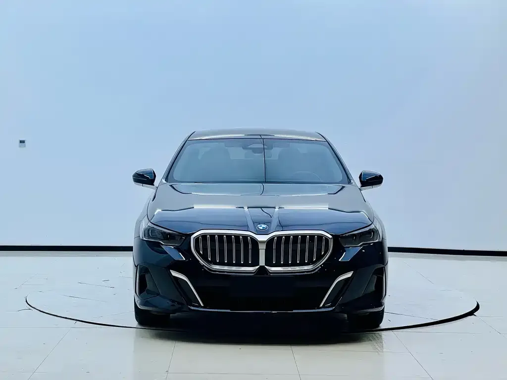 BMW 5 Series — фото 4
