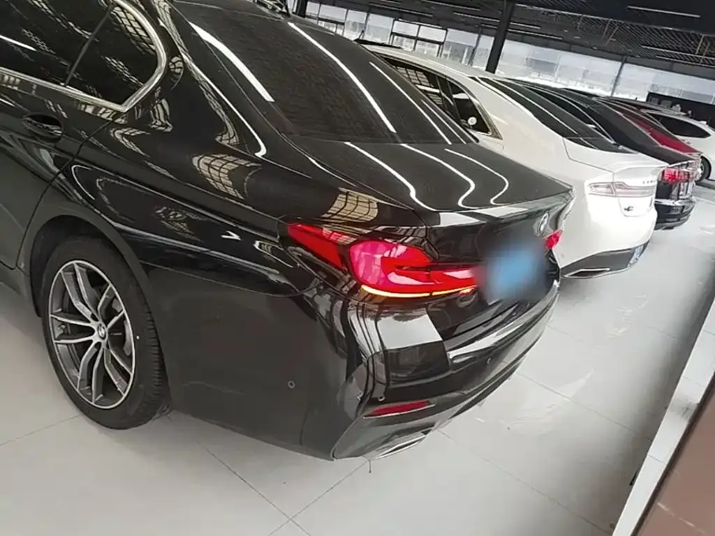 BMW 5 Series — фото 2