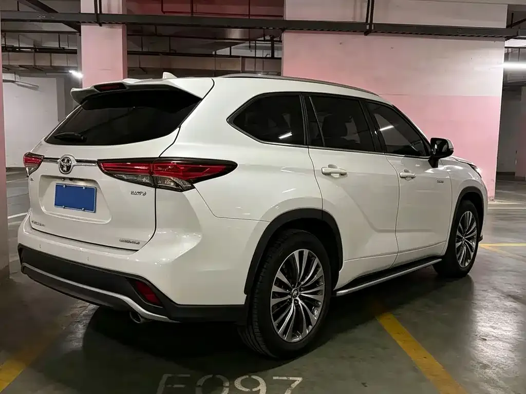 Toyota Highlander — фото 10