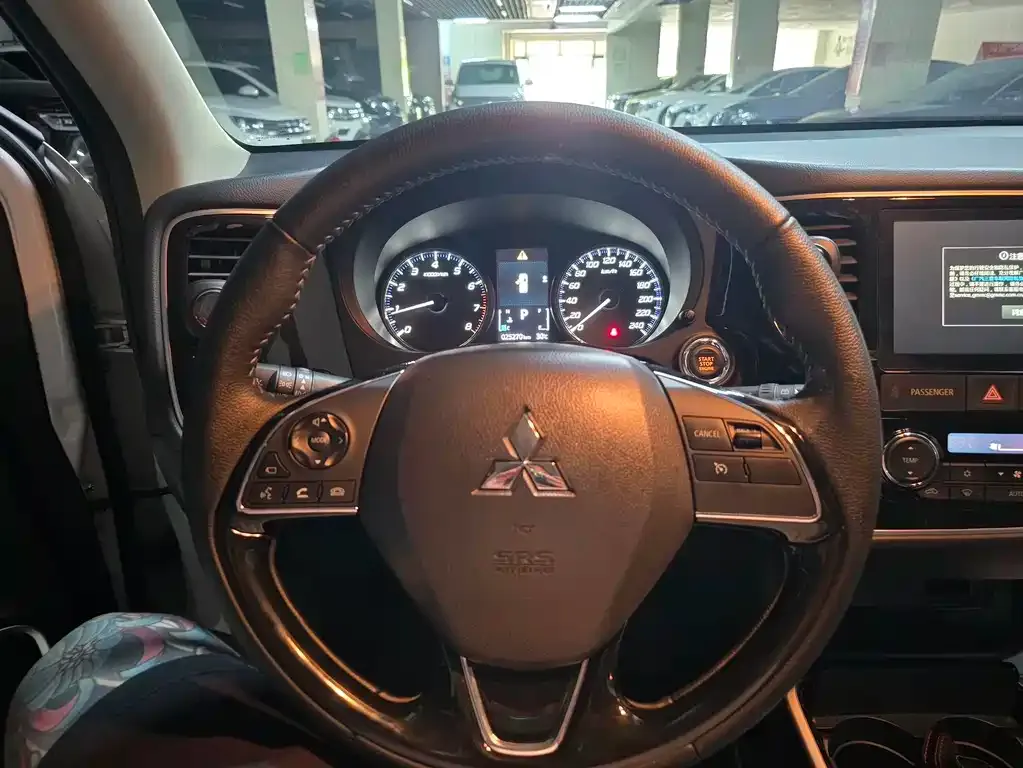 Mitsubishi Outlander — фото 9