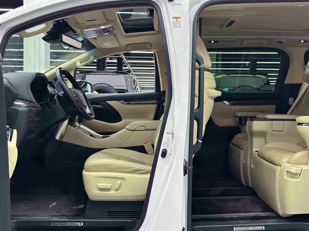 Toyota Vellfire — фото 10