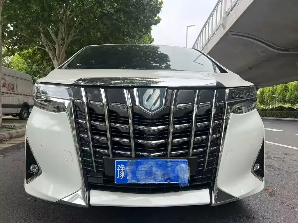 Toyota Alphard — фото 7