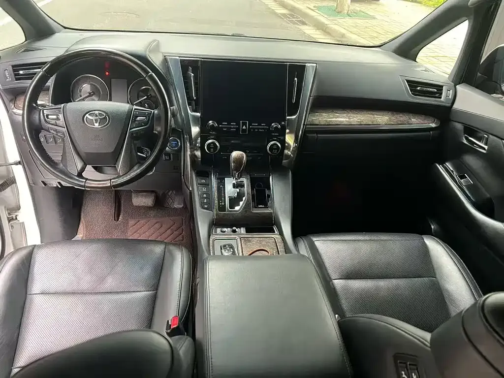 Toyota Alphard — фото 6