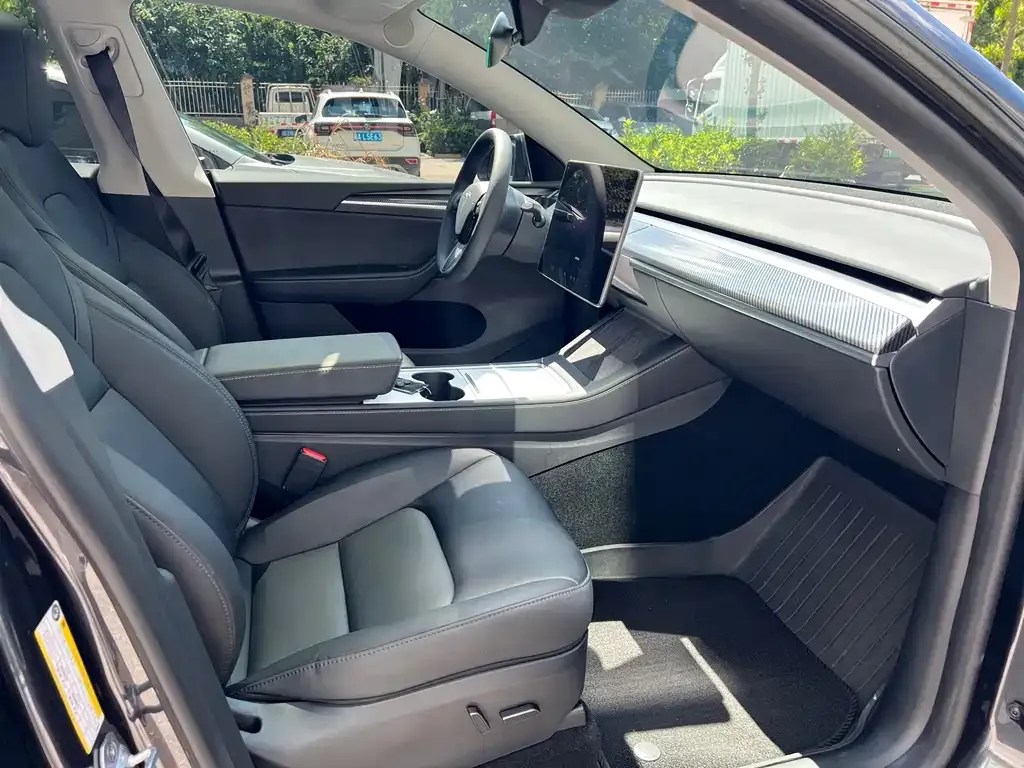 Tesla Model Y — фото 9