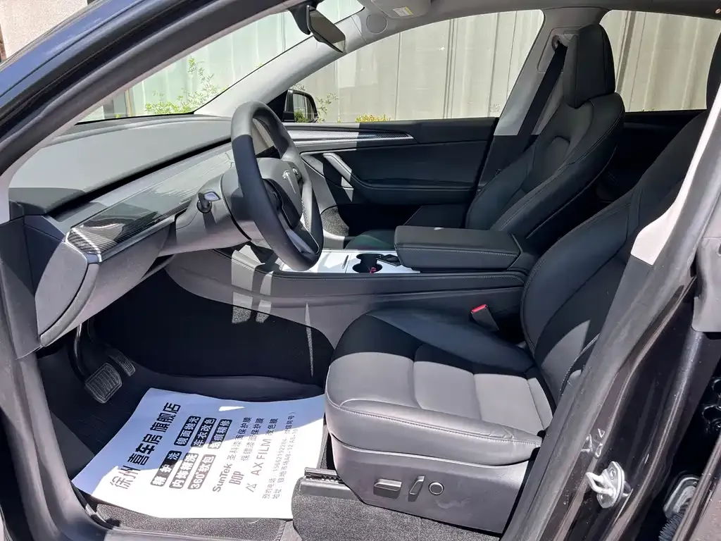 Tesla Model Y — фото 10