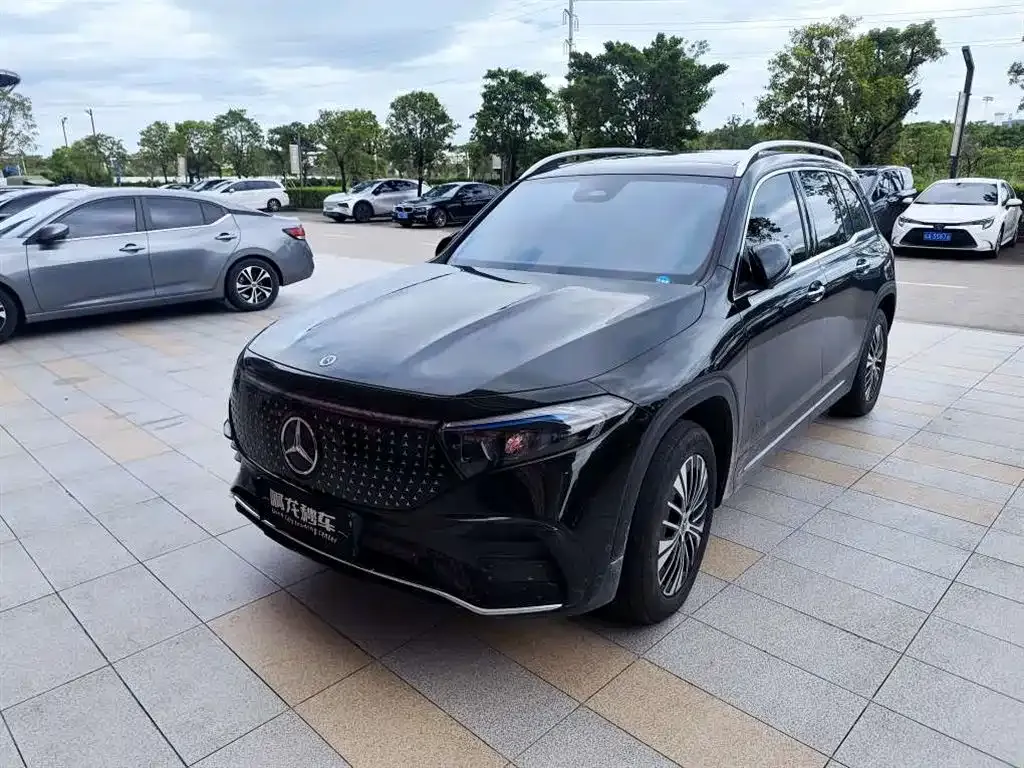Mercedes-Benz EQB — фото 1