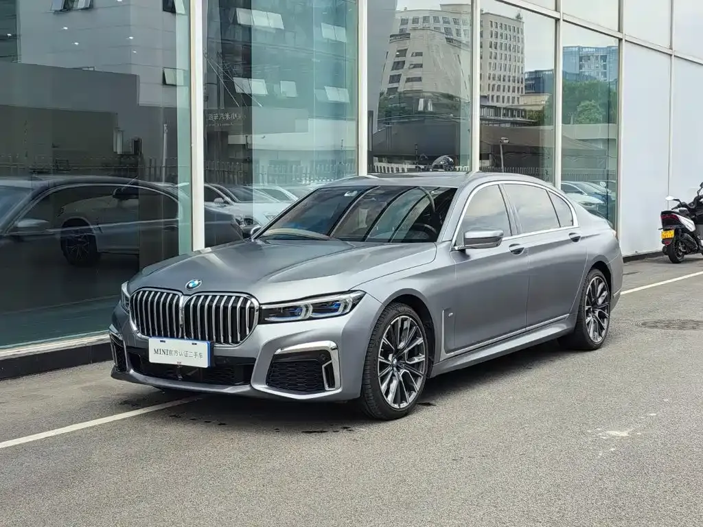 BMW 7 Series — фото 1