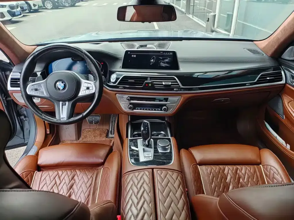 BMW 7 Series — фото 4