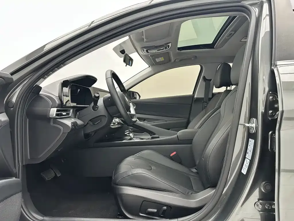 Hyundai Elantra — фото 5