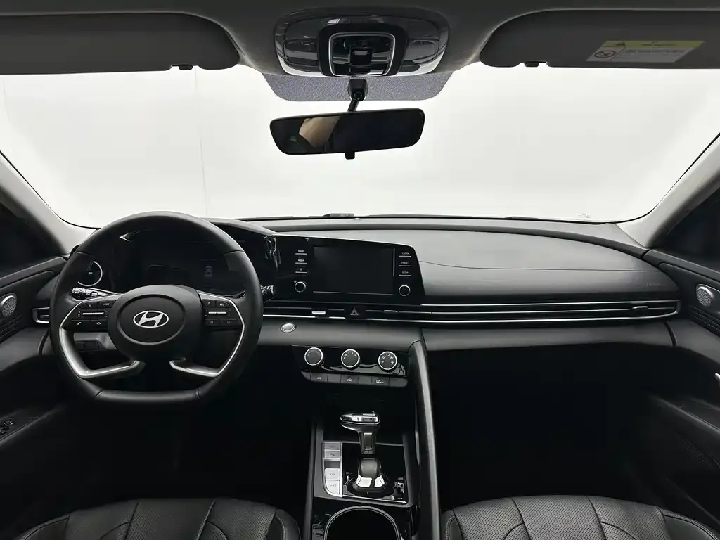 Hyundai Elantra — фото 4