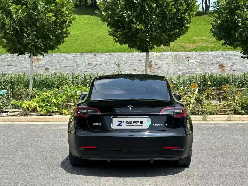 Tesla Model 3 — фото 9