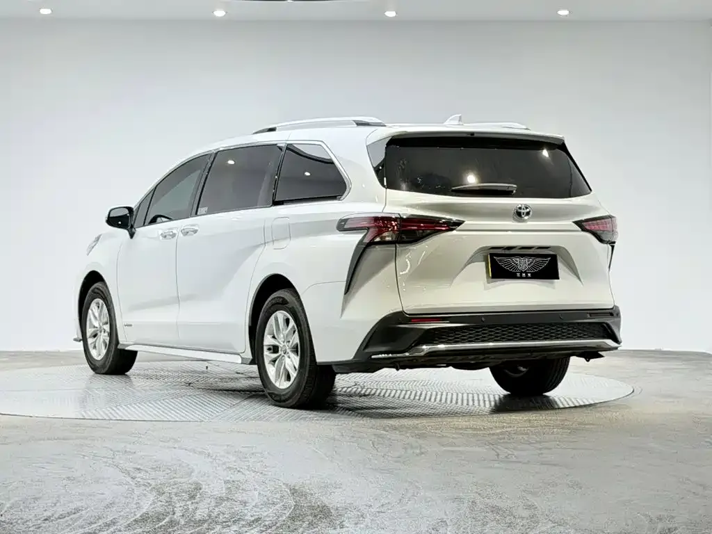 Toyota Granvia — фото 9