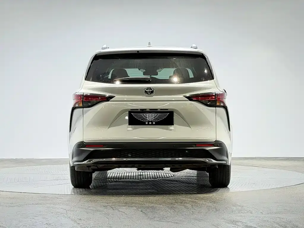 Toyota Granvia — фото 5