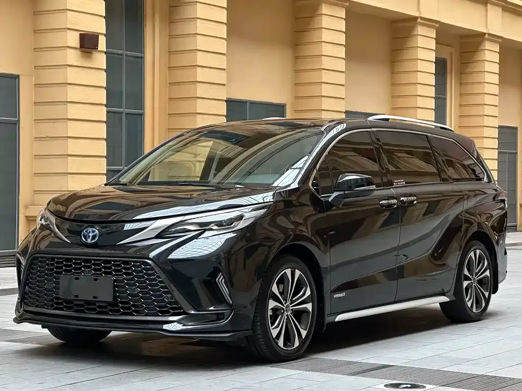 Toyota Granvia — фото 1