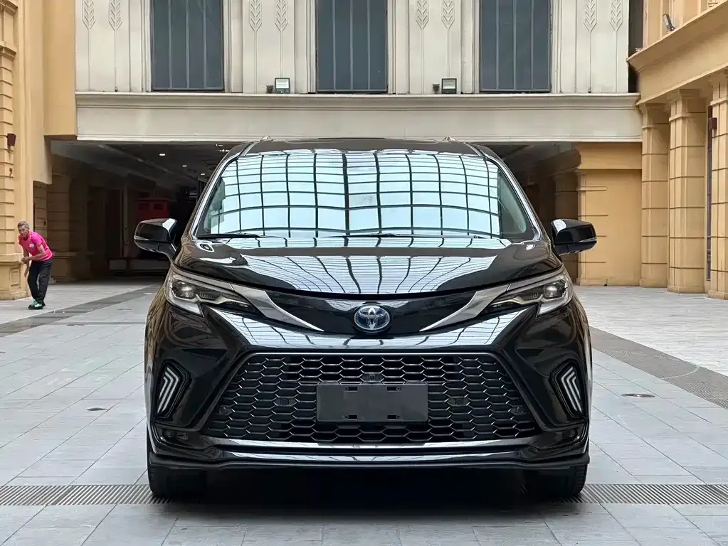 Toyota Granvia — фото 8