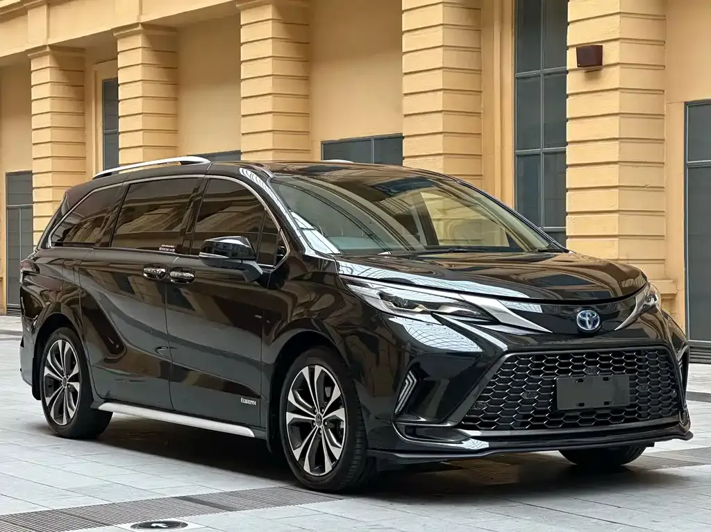 Toyota Granvia — фото 2