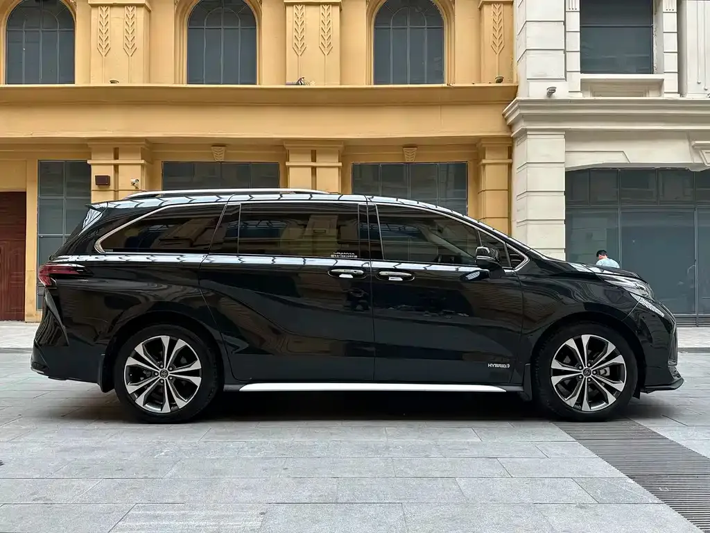 Toyota Granvia — фото 5