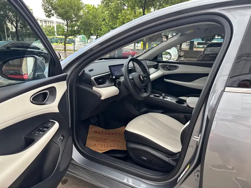 BYD Seal 05 DM-i — фото 7