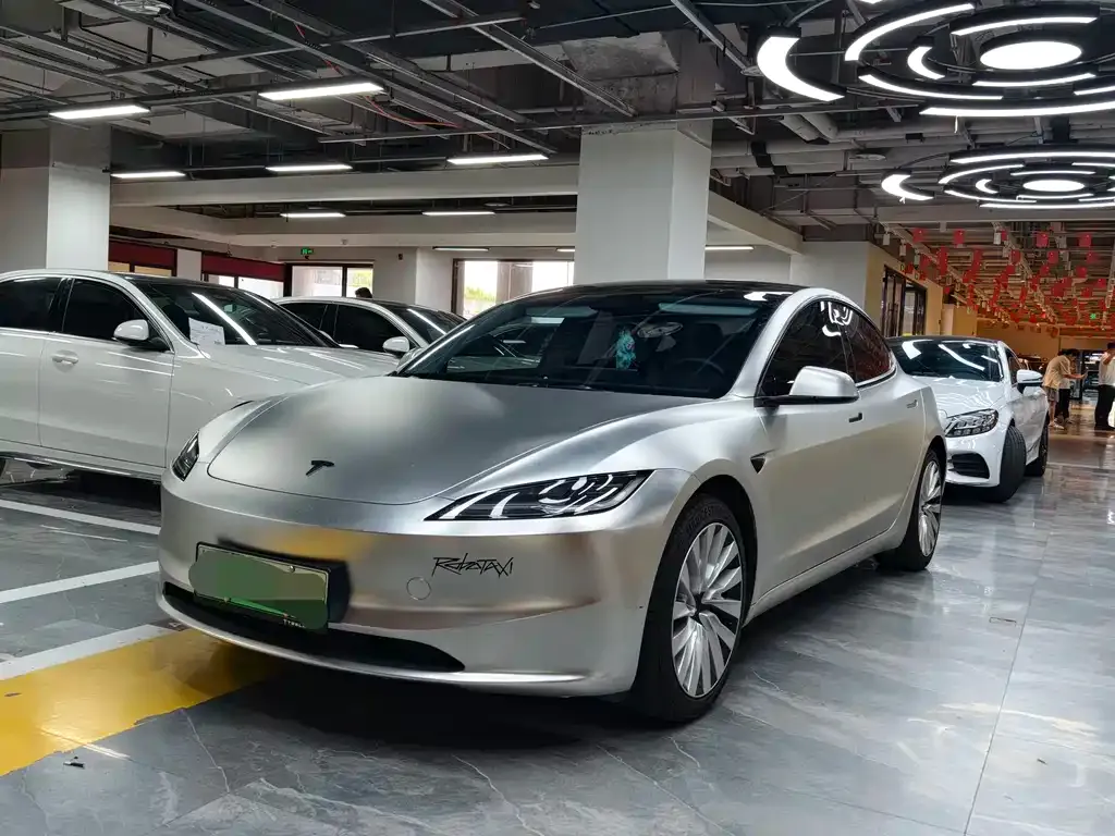 Tesla Model 3 — фото 1