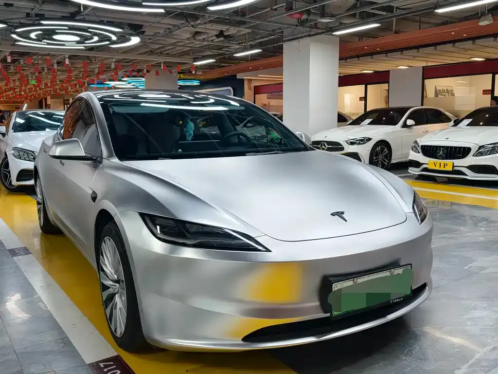 Tesla Model 3 — фото 10