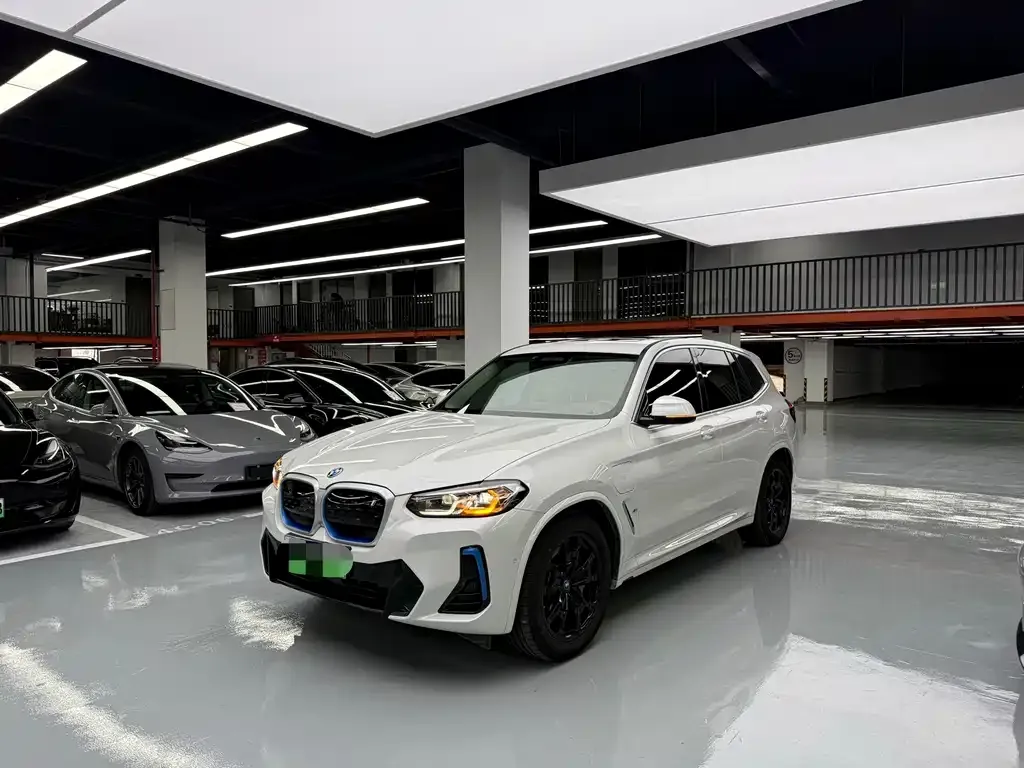 BMW iX3 — фото 1