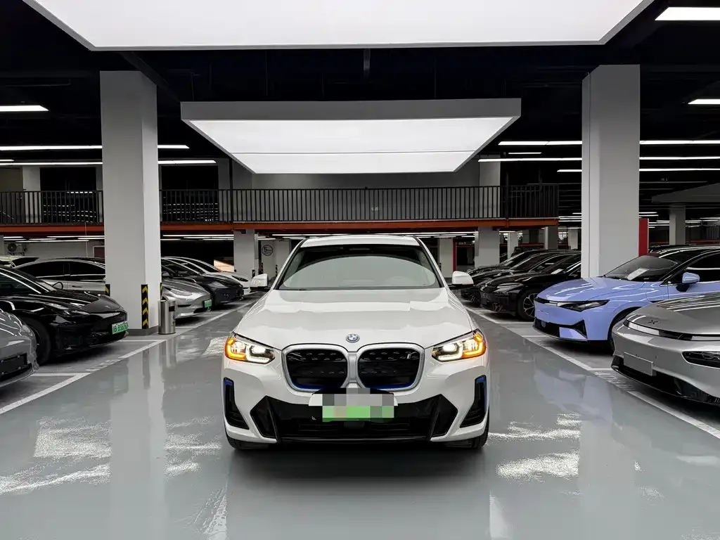 BMW iX3 — фото 9