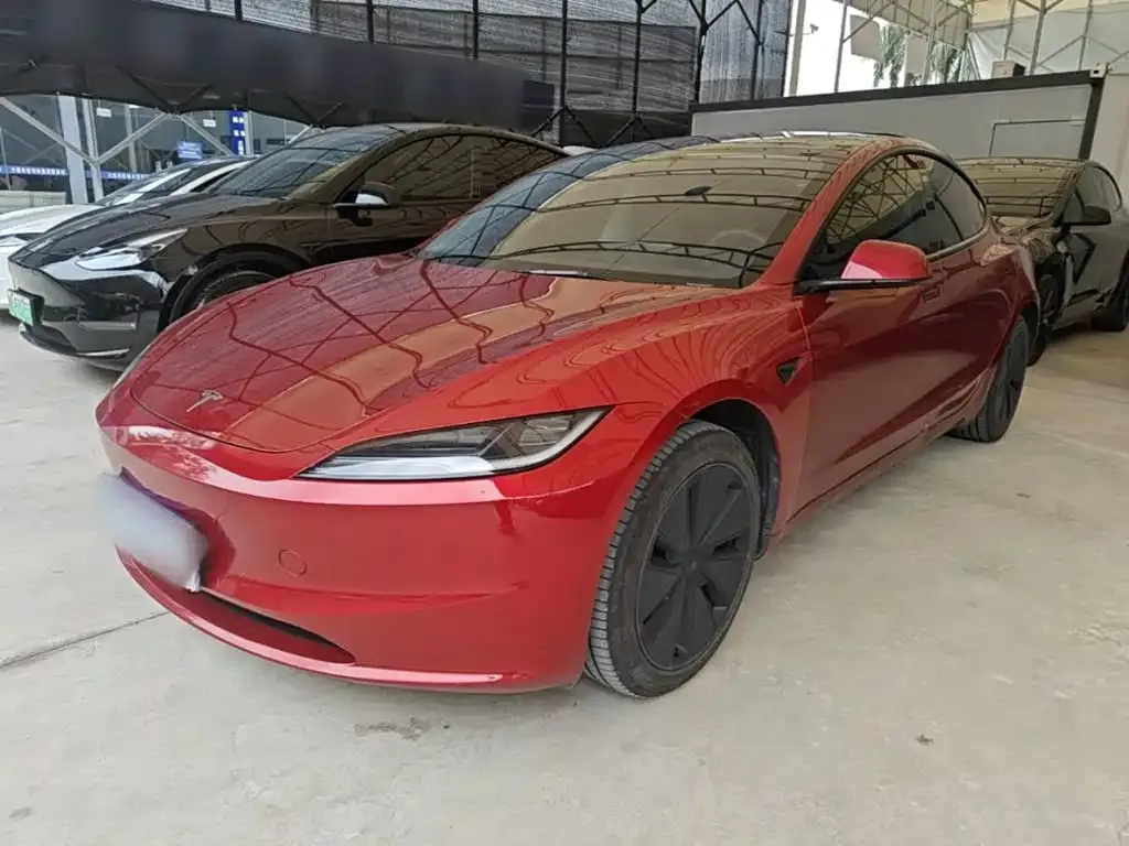 Tesla Model 3 — фото 1