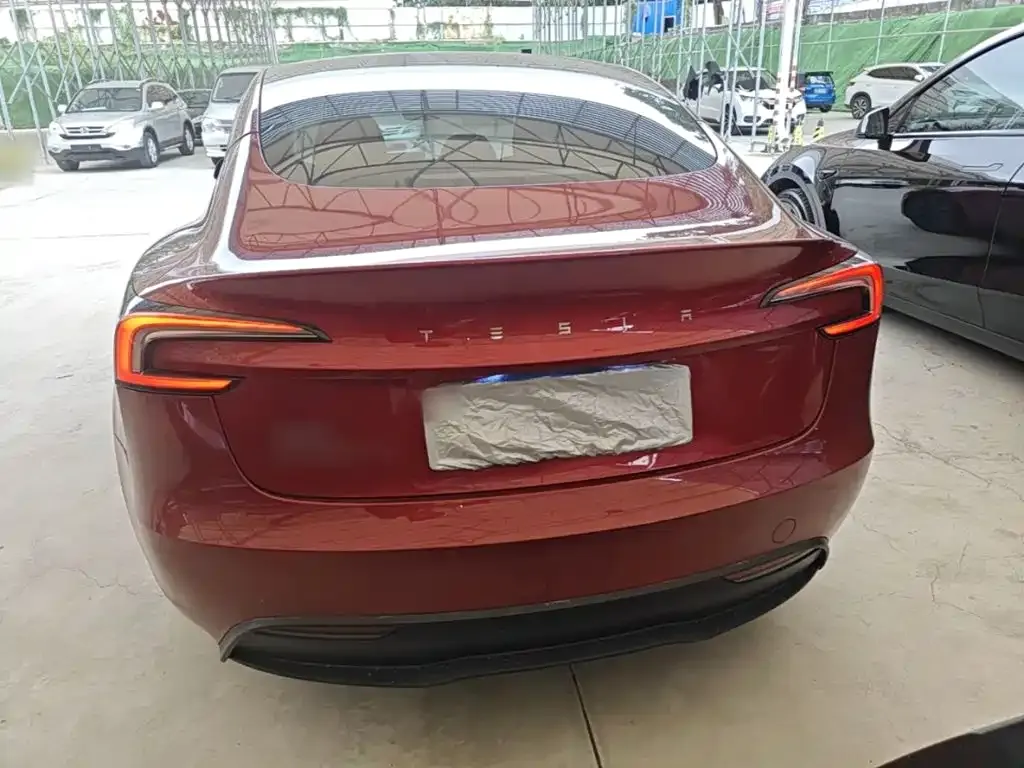 Tesla Model 3 — фото 10